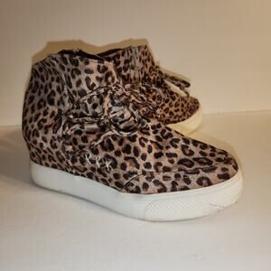 VERY G by BUCKLE Hidden Wedge Sneaker Shoe Boot Womens 9 Ursula Leopard Print